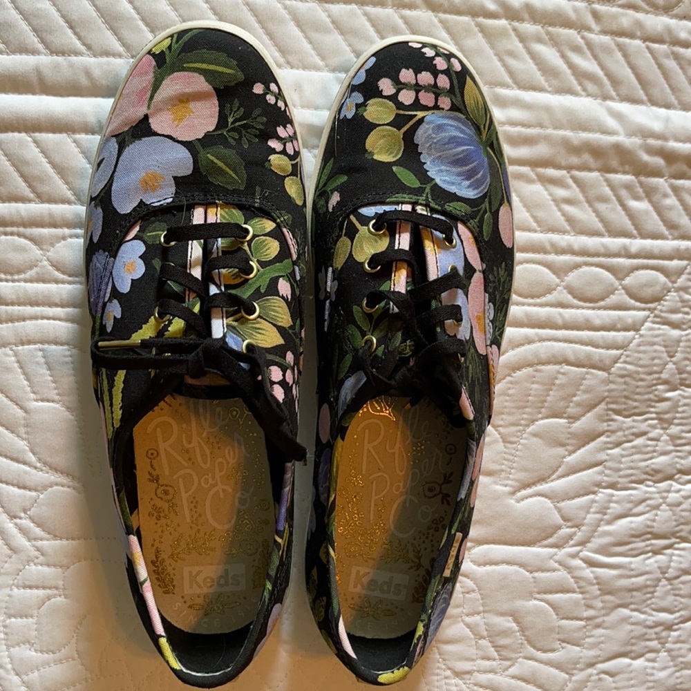 Keds size 9 wide
